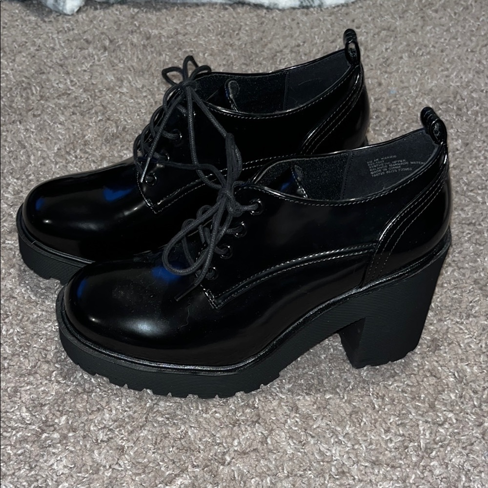 Women's Black Chunky Heel Lace-Up Shoes